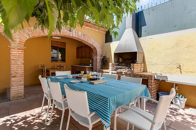 Casa rural con piscina en venta en el Empordà