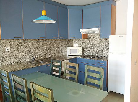 Apartamento amplio de dos dormitorios con vistas a la piscina