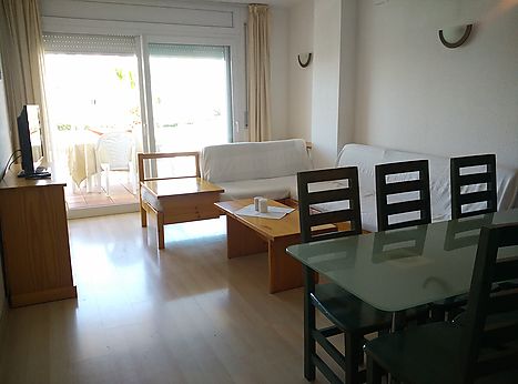 Apartamento amplio de dos dormitorios con vistas a la piscina