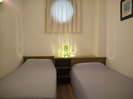 Apartamento amplio de dos dormitorios con vistas a la piscina
